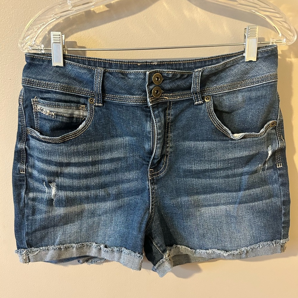Maurice’s cut off denim shorts, size 11/12